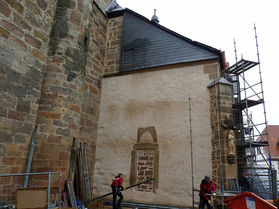 Abbau des Gerüstes an der Südseite (Foto: Karl-Franz Thiede)